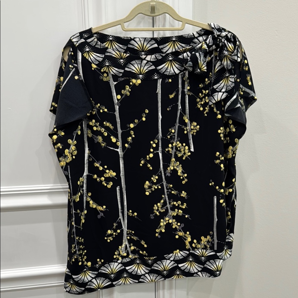 Chico’s Black Label Size 2 Elegant Black and Gold Women's Top